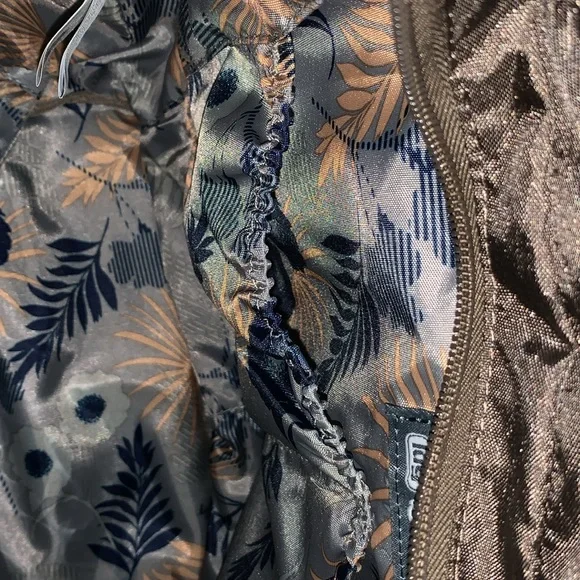 Lug Scuttle RFID Tote - Picture 11 of 12